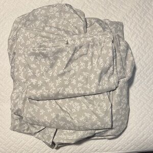 Gray Floral Patterned King Sheets